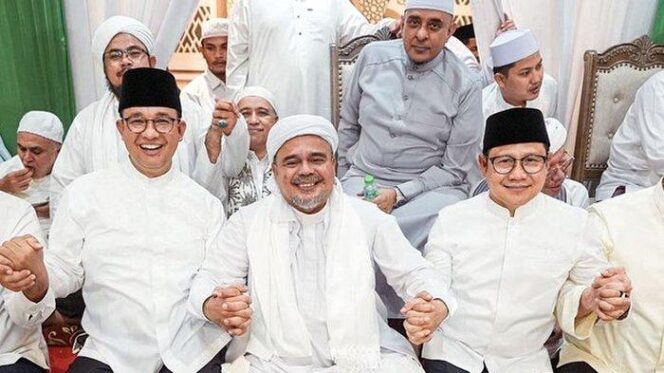 
Bakal Pasangan calon Presiden dan Wakil Presiden dari Koalisi Perubahan, Anies Baswedan dan Muhaimin Iskandar atau Cak Imin, mendatangi kediaman Habib Rizieq Shihab di Markaz Syariah Petamburan, Tanah Abang, Jakarta Pusat, Rabu malam (27/9/2023).