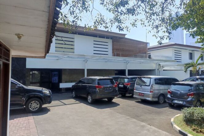 
Komisi Pemberantasan Korupsi (KPK) melakukan penggeledahan rumah dinas Menteri Pertanian (Mentan) Syahrul Yasin Limpo di Jalan Widya Chandra V Nomor 28, Senayan, Kebayoran Baru, Jakarta Selatan.