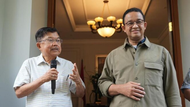 
Anies saat bertemu dengan Jusuf Kalla di kediamannya.