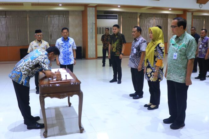 
Tatang Sutisna Dilantik Sebagai Dewan Komisaris PT TNG