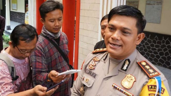 
Direktur Reskrimsus Polda Metro Jaya Kombes Ade Safri Simanjuntak