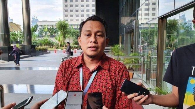 
Edan! KPK Temukan Cek Rp2 Triliun di Rumdin SYL