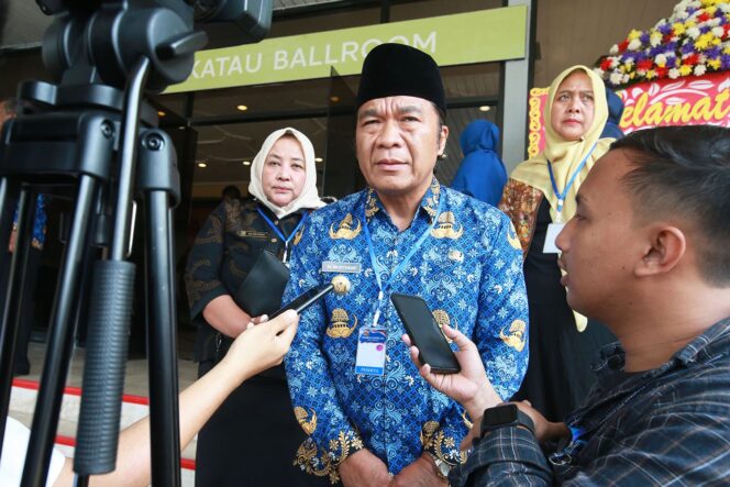 
Pj Gubernur Banten, Al Muktabar
