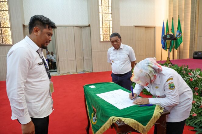 
Serahkan DPPA SKPD TA 2023 Pj Gubernur : Segera Realisasikan