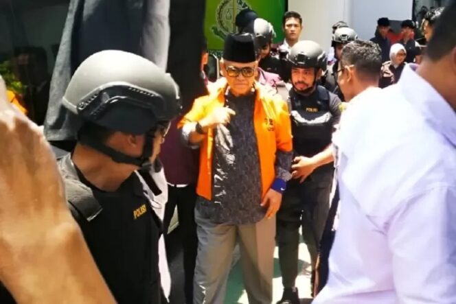 
Pimpinan Al Zaitun Panji Gumilang