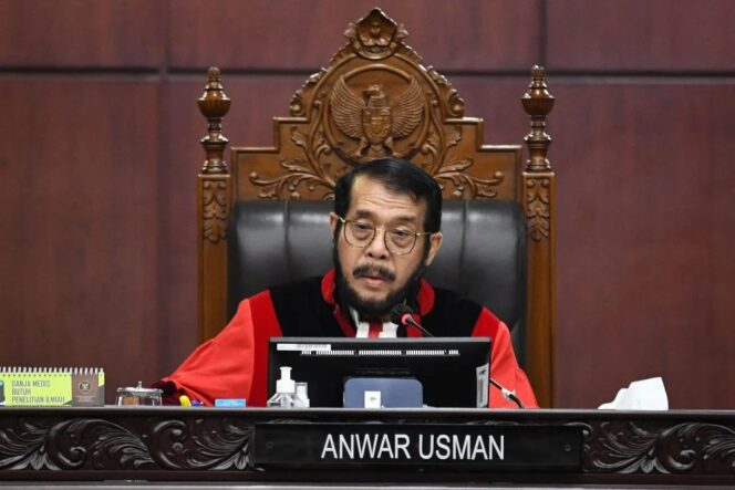 
Dicopot dari Ketua MK, Anwar Usman Tetap Ikut Sidang Gugatan Batas Usia Capres-Cawapres