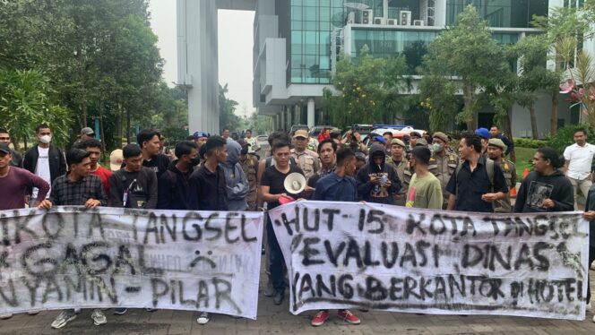 
Mahasiswa ” Geruduk ” Kantor Ben-Pilar