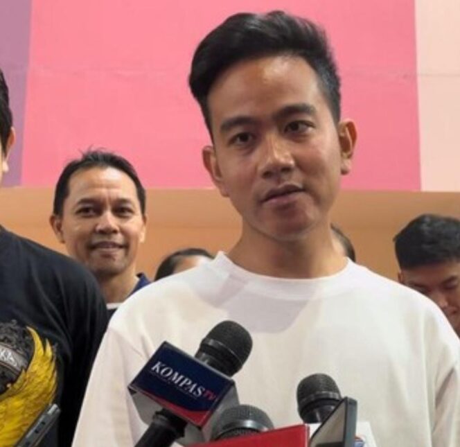 
Gibran Minta Maaf ke Ibu Ibu Hamil, Soal salah Sebut ” Butuh Asam Sulfat (maaf) Asam Folat”