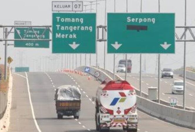 
Libur Nataru, Tiga Juta Kendaraan Diprediksi Bakal Melintas di Ruas Tol Tangerang-Merak