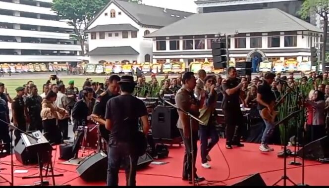 
Slank Meriahkan Sertijab KSAD Maruli Simanjuntak