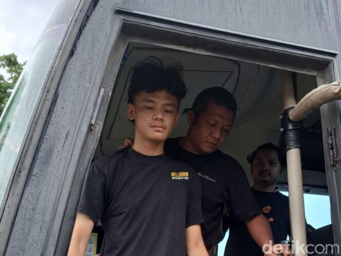 
Polisi telah menetapkan Argiyan Arbirama (20) sebagai tersangka dalam kasus pembunuhan seorang mahasiswi berusia 20 tahun di Sukmajaya, Depok.
