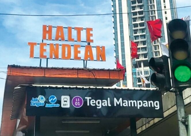 
Salah satu nama halte TransJakarta yang berganti.(ist)