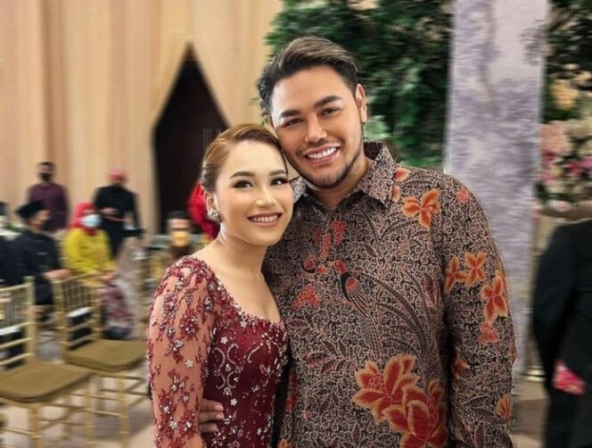 
Ivan Gunawan Beri Ucapan Selamat Tunangan Untuk Ayu Ting Ting