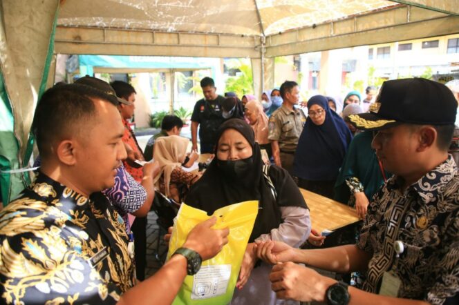 
Stabilisasi Harga, Pemkot Tangerang Jual Ratusan Ton Beras SPHP