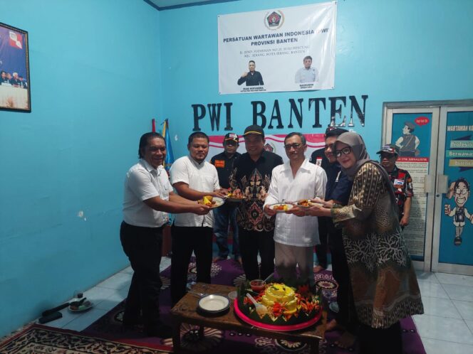 
Hadiri HPN Bersama PWI Banten, Pj Gubernur Al Muktabar: Pers Berperan Strategis Menginformasikan Pembangunan