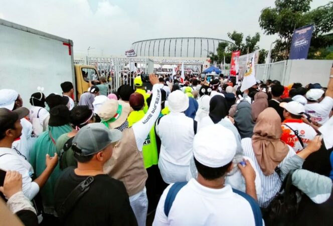 
Lalin Macet Massa Pendukung AMIN Menuju JIS