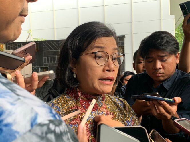 
Pemerintah Siapkan THR dan Gaji ke 13 ASN
