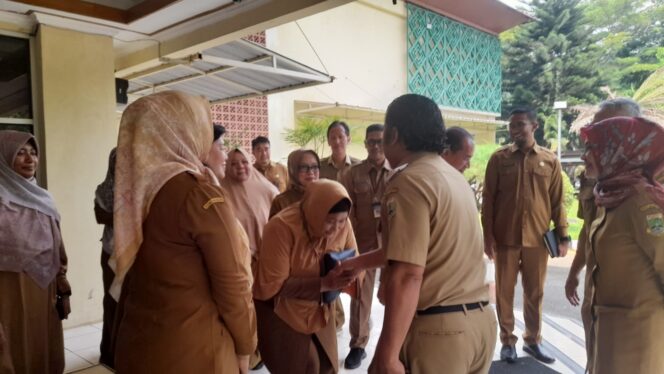 
Usai Libur Idul Fitri 1445 H, Pj Gubernur Banten Al Muktabar Pastikan Kesiapan Bappeda pada Musrembang Provinsi Banten