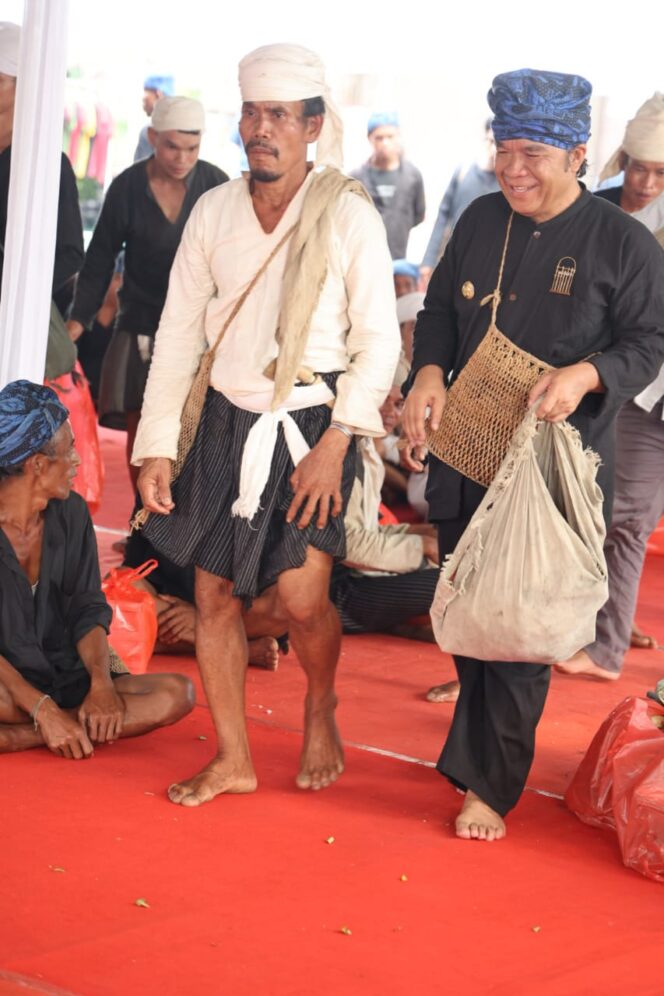 
Seba Baduy 2024, Pj Gubernur Banten Al Muktabar Titipkan Tumbuh Kembang Anak