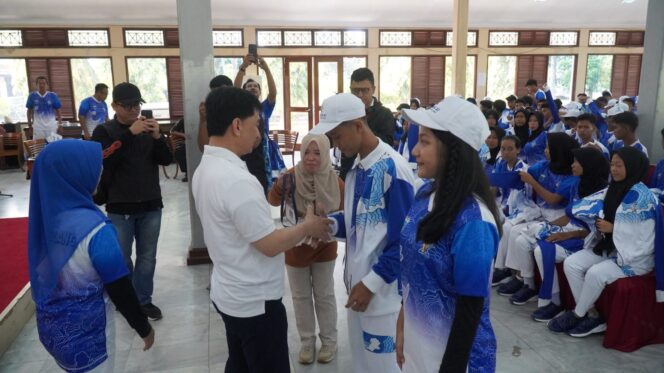 
Dimyati Natakusuma Semangati Atlet Kontingen POPDA XI Kabupaten Pandeglang