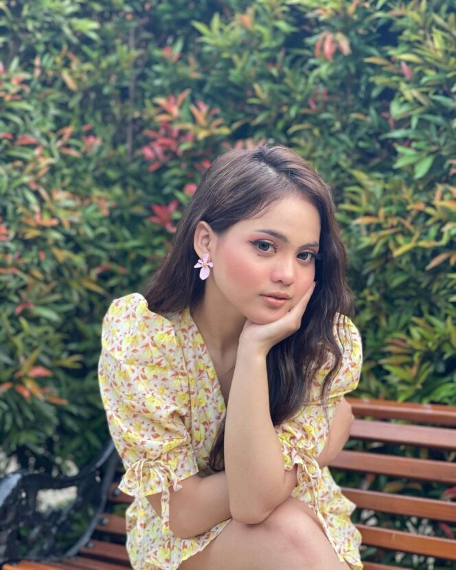 
Putri Isnari: Utamakan Rumah Tangga