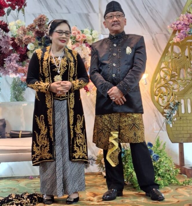 
Acara pernikahan putra ketiga dari pemilik Queen Klinik Sunter di Gedung BMKG Kemayoran, Jakarta Pusat.