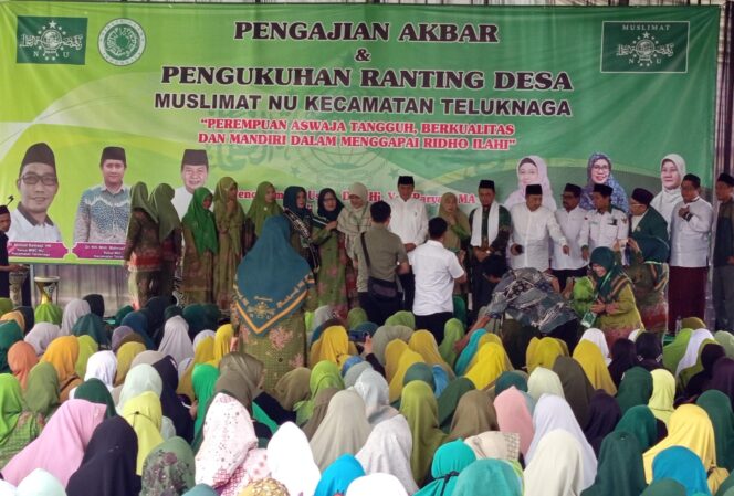
Maesyal Rasyid Hadiri Pengajian Akbar dan Pengukuhan Ranting Desa Muslimat NU Kecamatan Teluknaga