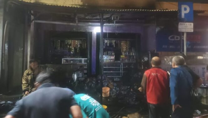 
Penjaga Warung Madura di Tangerang Terbakar saat Tangani Tumpahan Bensin