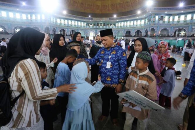 
Tutup Festival Al-A’zhom, Pemkot Menyantuni 1446 Anak Yatim