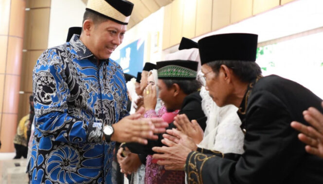
Pj Bupati Hadiri Resepsi Isbat Pernikahan Massal,Milad ke-49 MUI