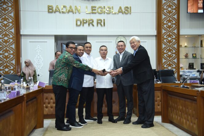 
Dasco Resmi Lantik Wihadi Wiyanto Jadi Ketua Baleg