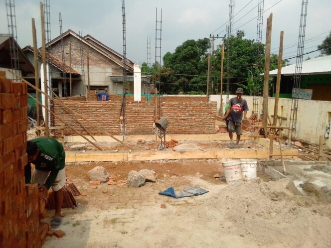 
Soal Pembangunan SMPN 3 Padarincang, Pelaksana Diduga Tidak Patuhi K3