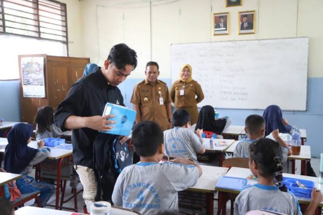 
Gibran Kunjungi Kota Tangerang, Uji Coba Program MBG
