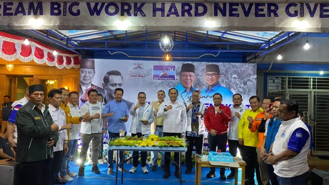 
Di hari HUT ke 23 Tahun Demokrat Tangsel Serahkan 2200 Data Kader ke Ben Pilar