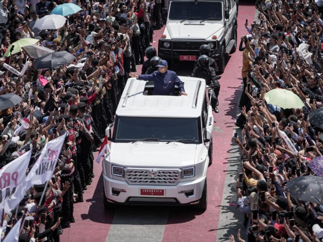 
Prabowo Diarak ‘Maung Garuda’