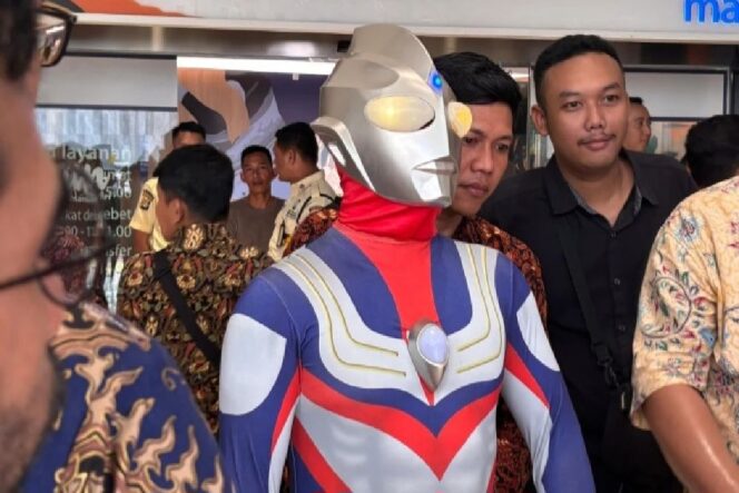 
“Ultraman” Jadi Anggota DPR