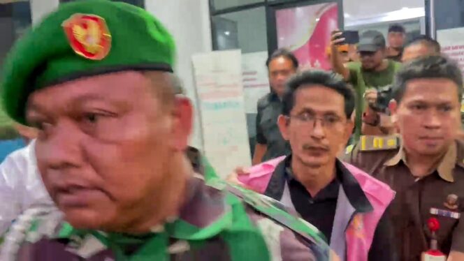 
Baru Dilantik, Wakil Ketua DPRD Bekasi Ditahan