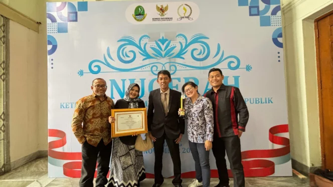 
Pemkab Bogor Terima Penghargaan KI