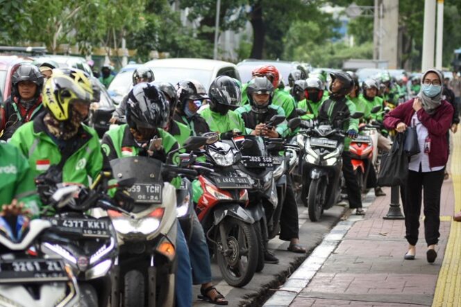 
Bahlil Sebut Ojol Tak Dapat Subsidi BBM