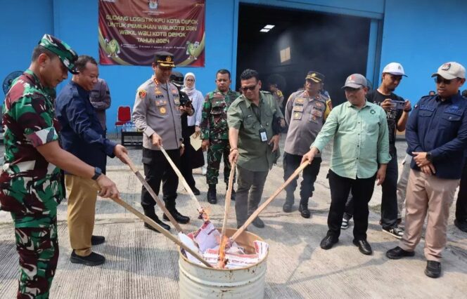 
KPU Depok Musnahkan 1165 Surat Suara Rusak