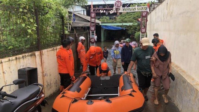 
BPBD Pindahkan TPS yang Kebanjiran