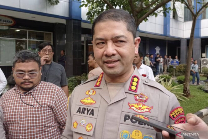 
Polres Depok Tetapkan Pria Pelepas Tembakan Sebagai Tersangka