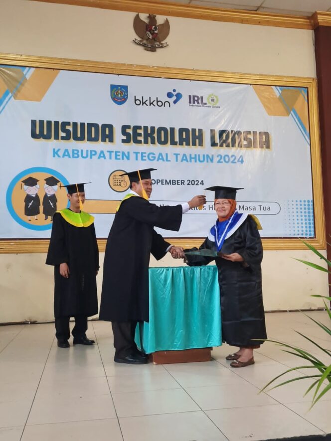 
Sekolah Lansia Tegal Luluskan 235 Wisudawan menuju Lansia SMART (Sehat, Mandiri, Aktif, Produktif, dan Bermartabat)