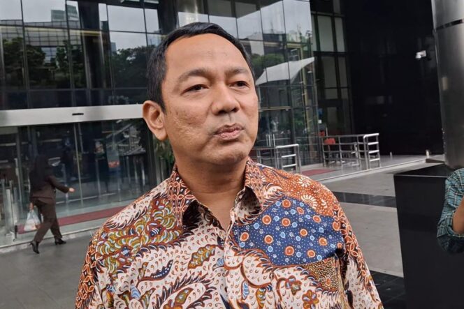 
KPK Periksa Cawagub Jateng Hendrar Prihadi