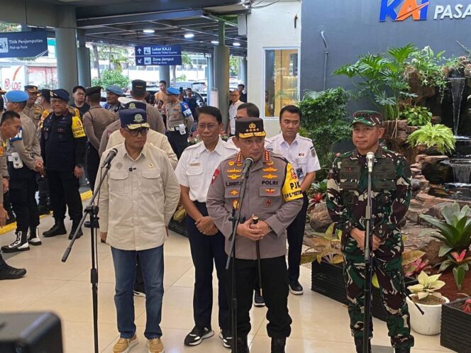 
Menhub Tinjau Titik Stasiun  Pasar Senen