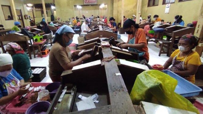 
BLT Pekerja Cair Untuk Buruh Rokok