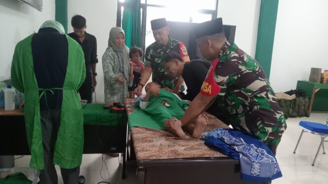 
Khitanan Massal di Koramil 02/BTC Danramil Berharap Ringankan Beban Orang Tua