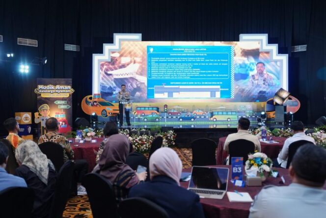 
Korlantas Polri Luncurkan Lagu dan Video “Mudik Aman Keluarga Nyaman”