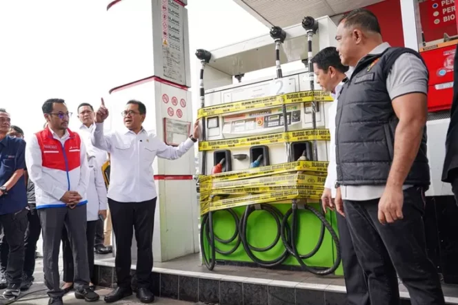 
Mendag, Pertamina dan Polri Segel SPBU Sentul