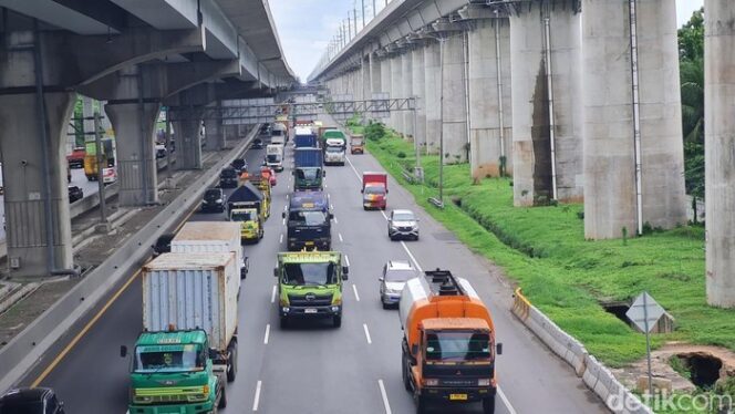 
Menhub Batasi Operasional Truk Selama Lebaran